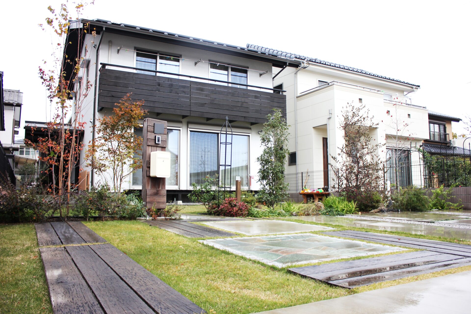 東松山市　天然素材を多く使用した自然派志向のオープン外構