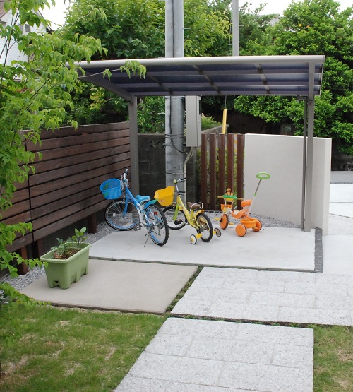 熊谷市　生活動線を考慮したシンプルで便利なサイクルポート