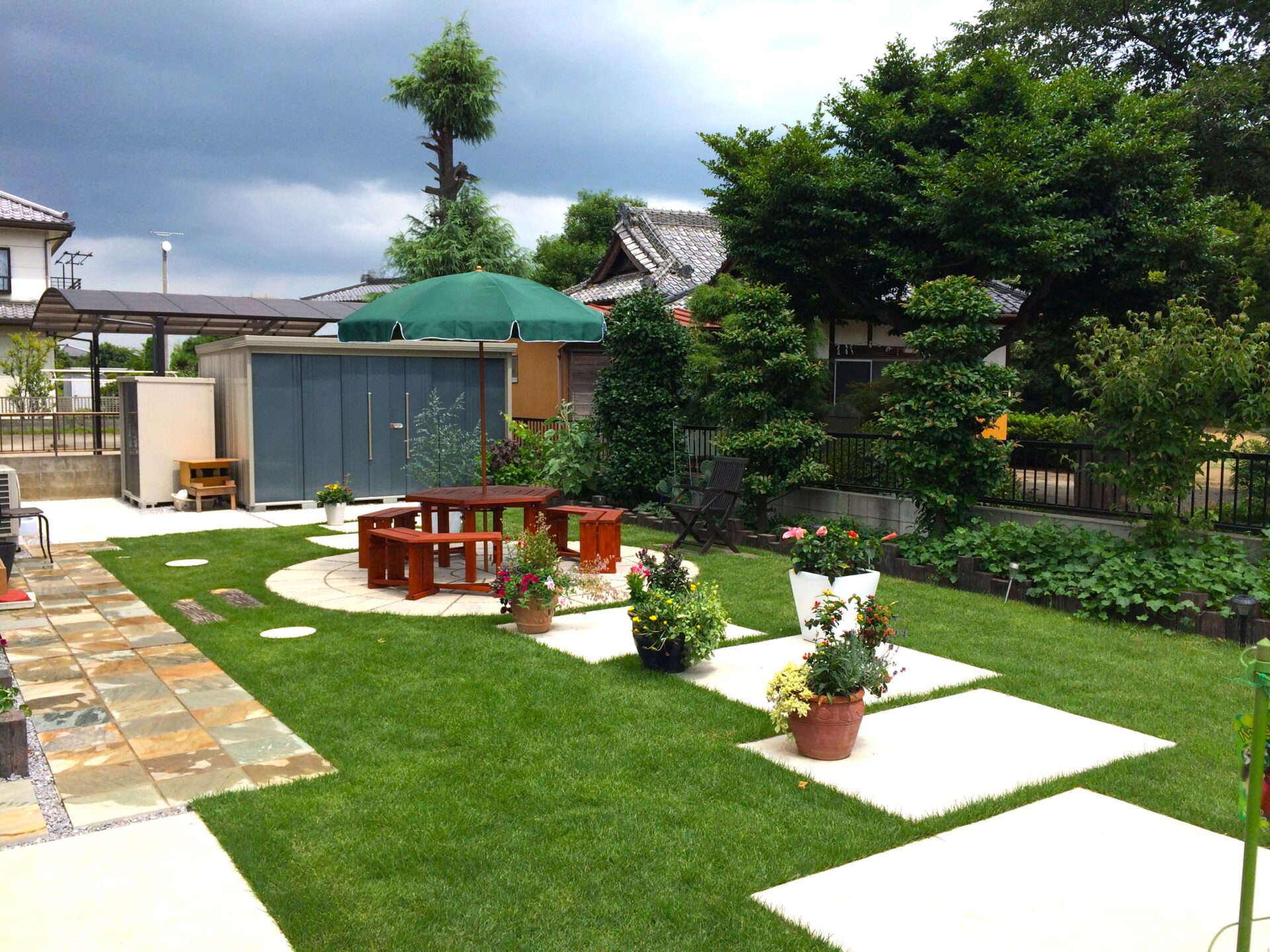 行田市　彩り豊かな植栽広がる開放感抜群のプライベートガーデン