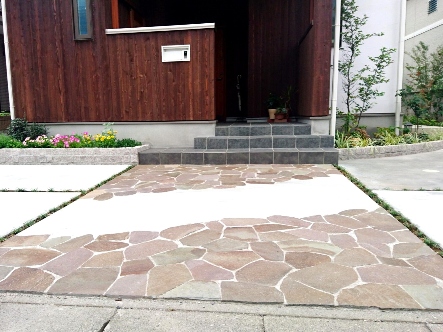 熊谷市のナチュラルな新築外構