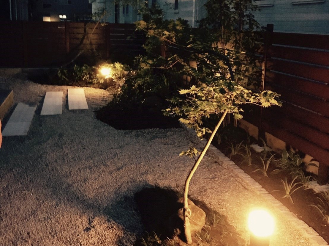 鴻巣市　和モダン×スタイリッシュな雰囲気のオープン外構のお庭のライティング