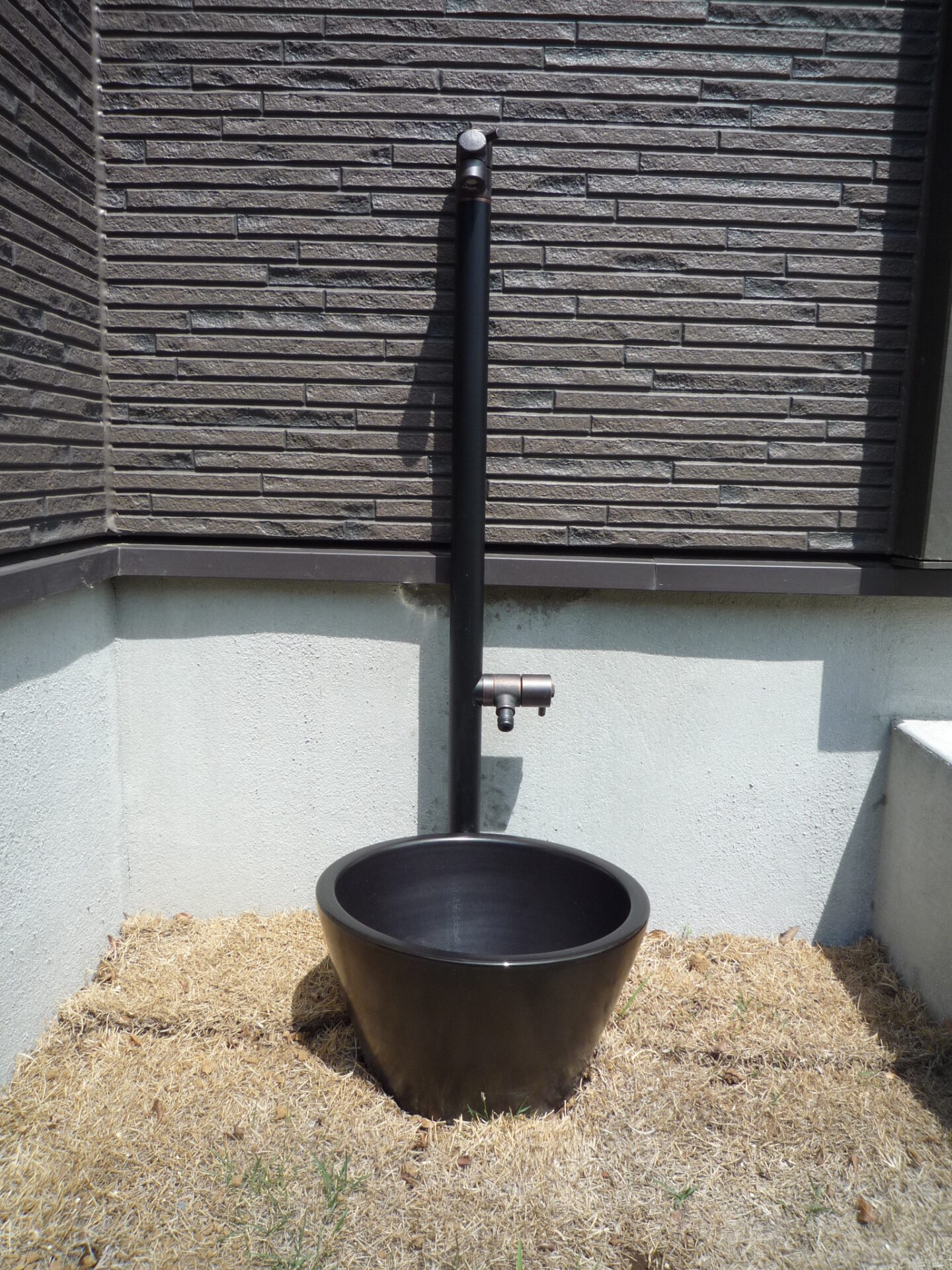 滑川町　スリムな円柱でレトロでシックな風合いのおしゃれ立水栓