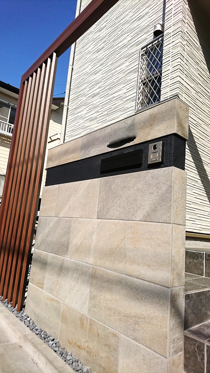 熊谷市のシンプル外構の門柱の施工事例