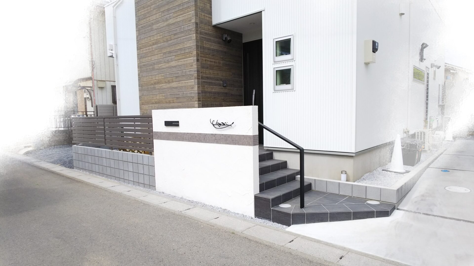 深谷市　建物の木調に合わせたシンプルな外構