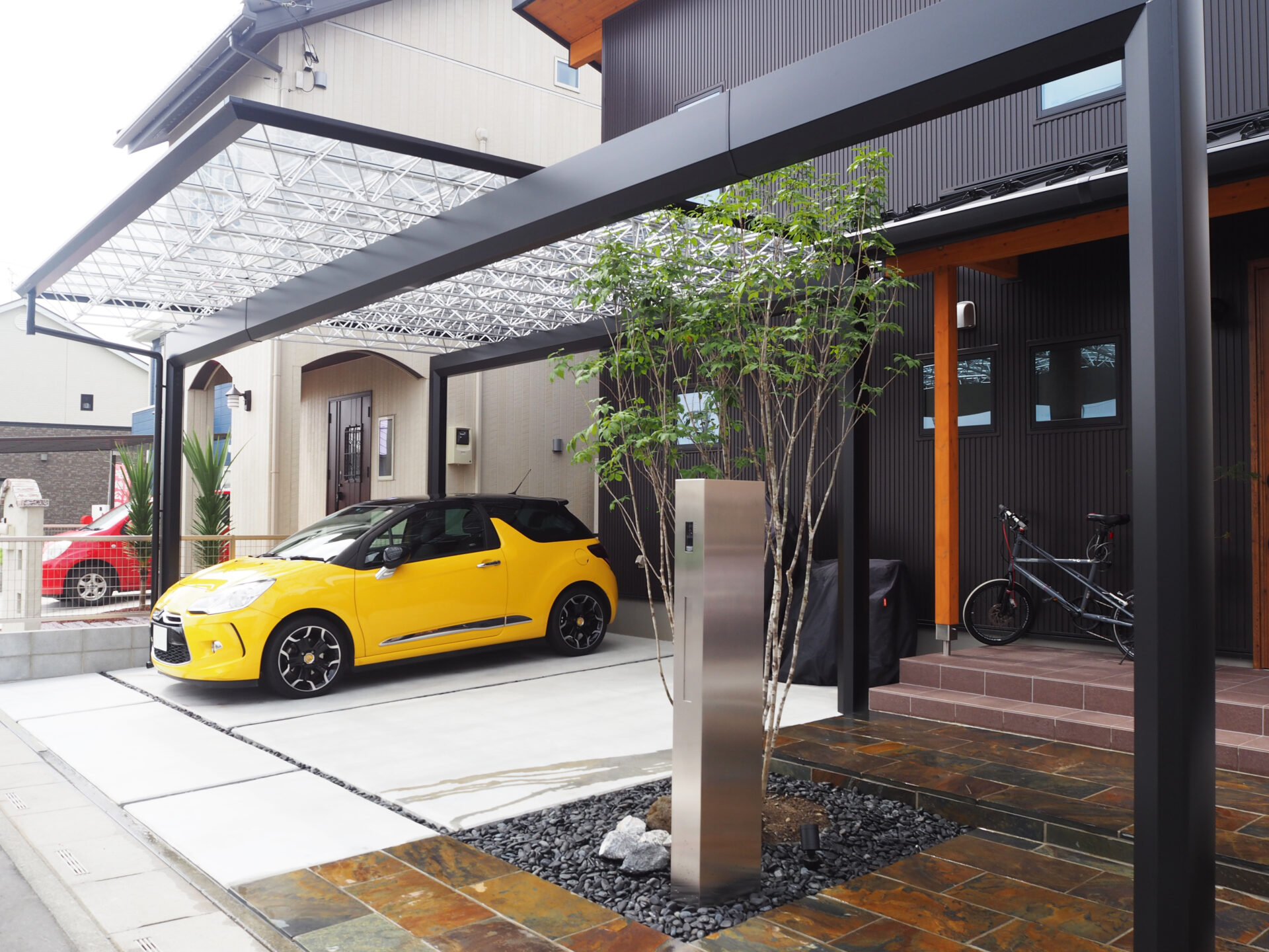 鴻巣市のスタイリッシュ&ジャパニーズモダンな雰囲気のオープン外構の門柱