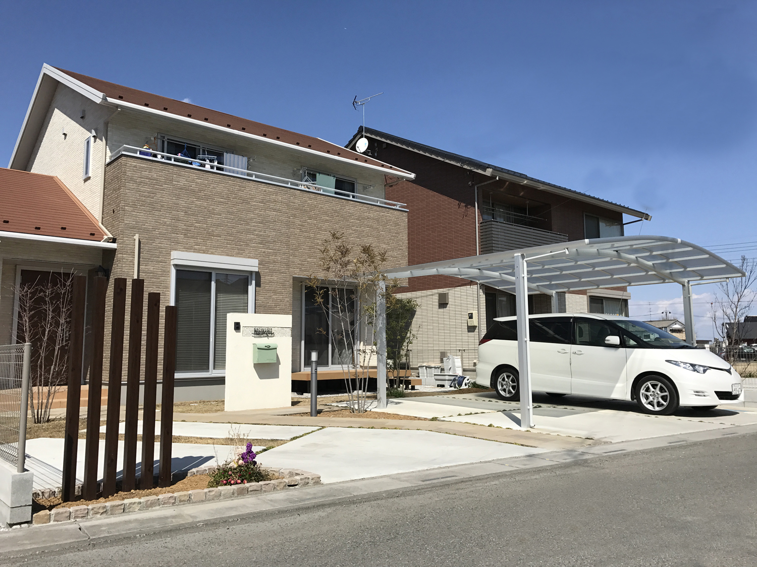 鴻巣市　オレンジ色の屋根のお家に　かわいいミントグリーンのポストがとてもお似合い！