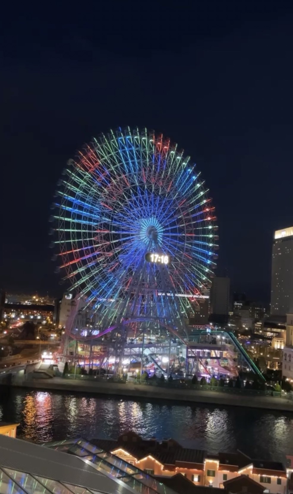 横浜の大観覧車の夜景