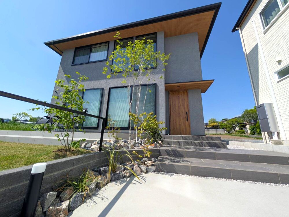 東松山市　建物に調和する上品でスマートなエクステリア