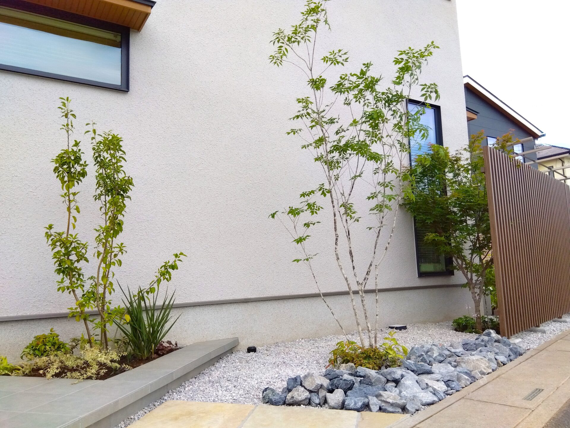 行田市　目隠しフェンスと植栽でつくる優しい暮らしの外構の植栽