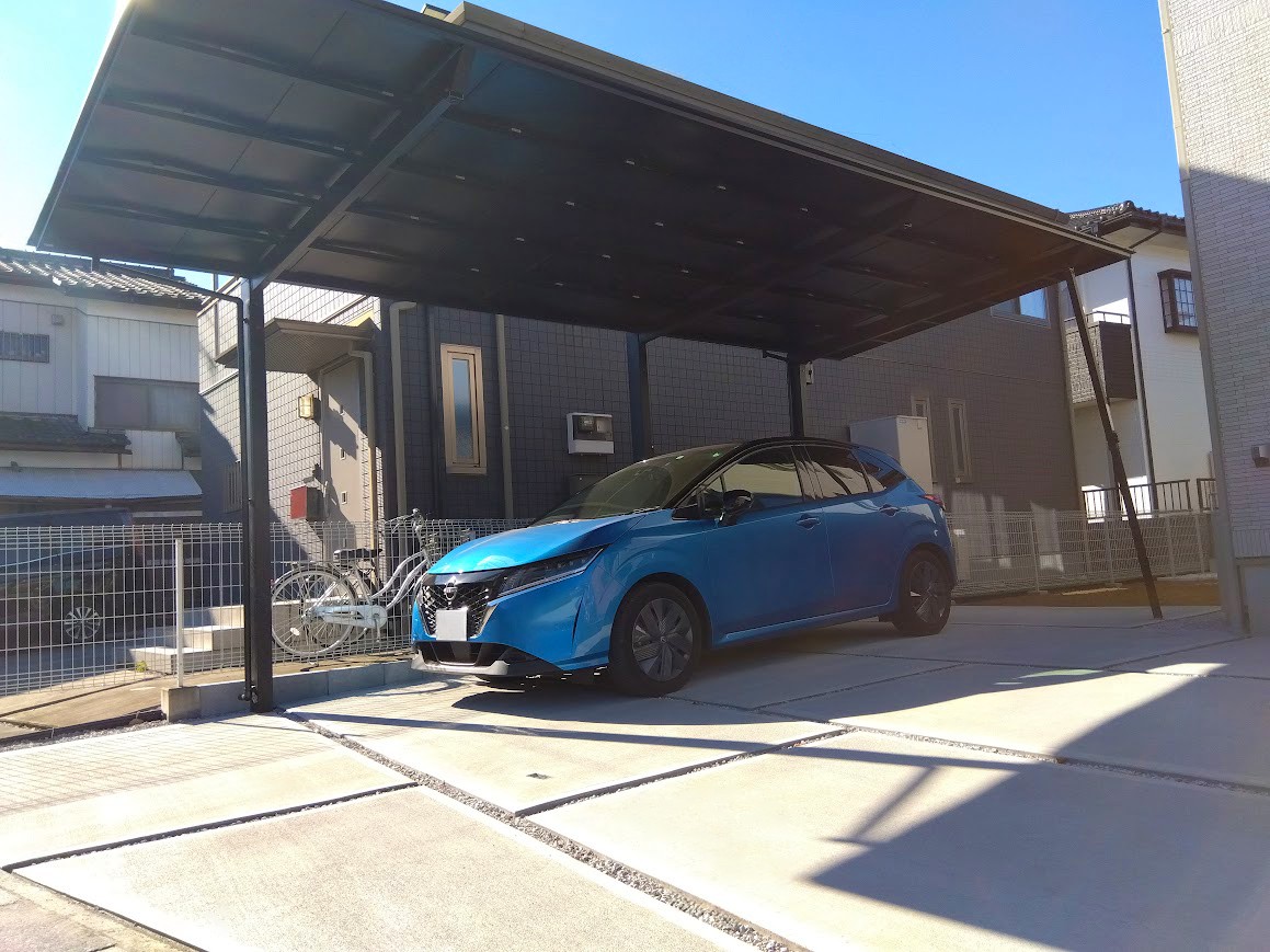 熊谷市　和モダンで洗練された佇まいに、やさしい植栽が彩る外構デザインの車庫まわり