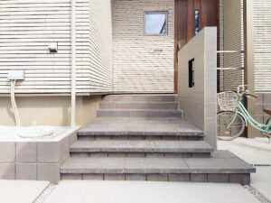 熊谷市 機能的な外構の中にも「自然の息づかい」を感じるエクステリアデザイン