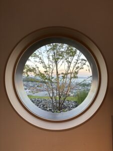 丸窓からの風景