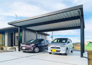 東松山市　株立ちの樹木が軽やかな陰影をつくるエクステリア