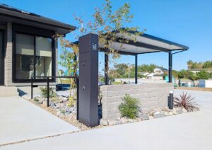 東松山市　株立ちの樹木が軽やかな陰影をつくるエクステリア